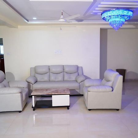 Ramya Grand Appartement Visakhapatnam Buitenkant foto